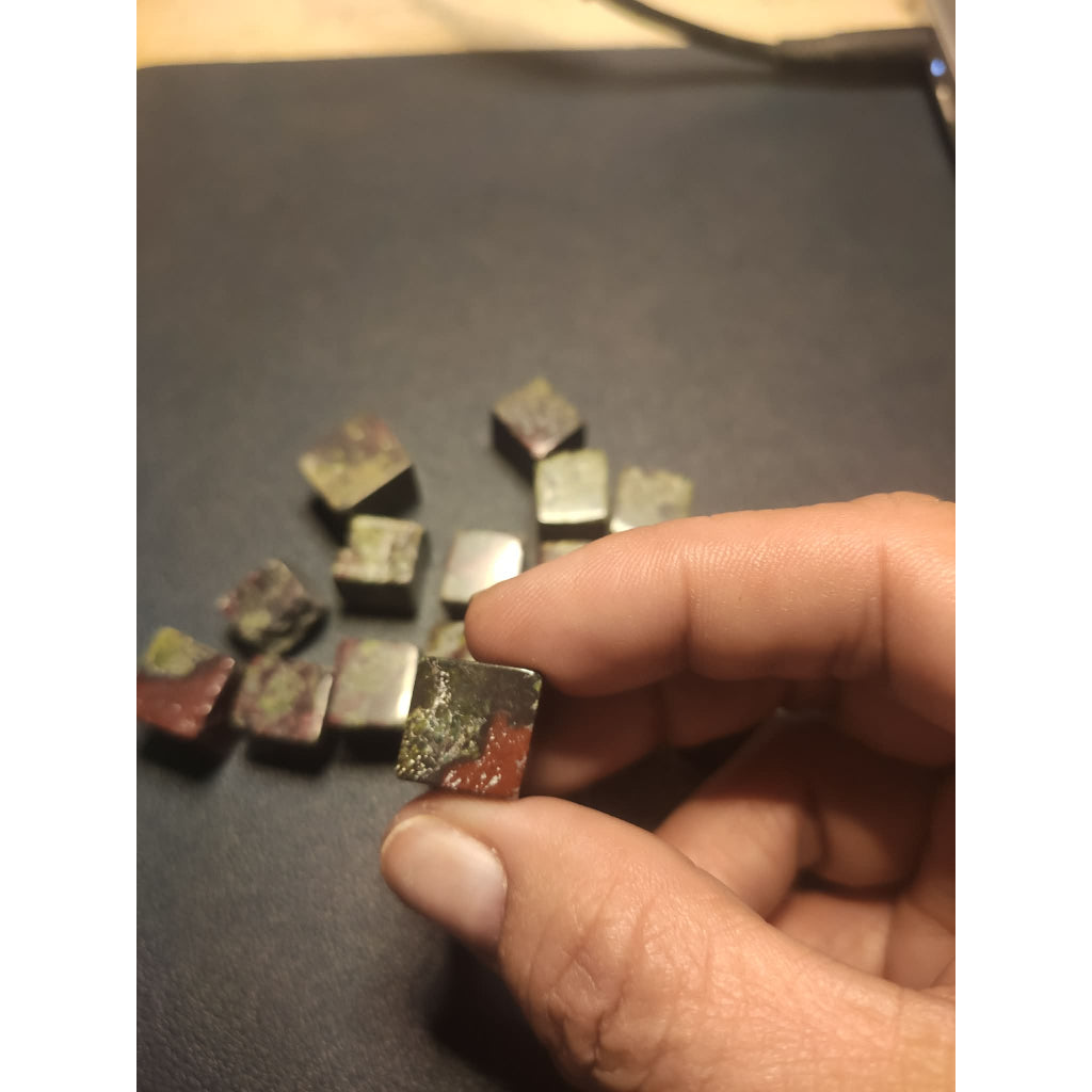CHEFFY Dragon Bloodstone Tumbled Cubes Crystals Gemstones