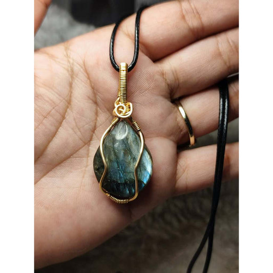 CHEFFY Labradorite Wire Wrap Pendant (1)