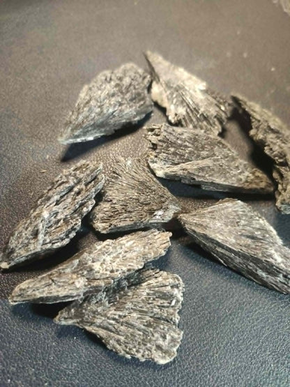 CHEFFY Black Kyanite Crystal Gemstone