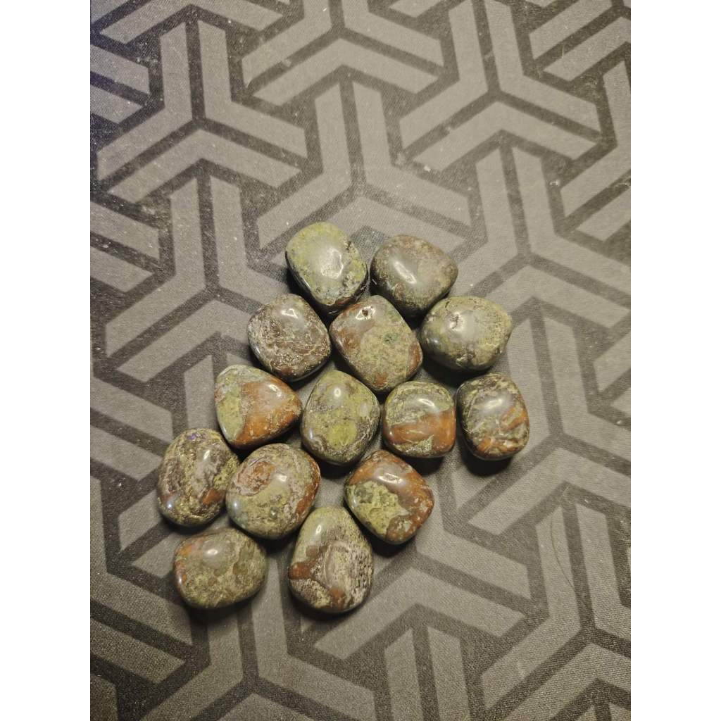 CHEFFY Dragon Bloodstone Tumbled Crystal Gemstone