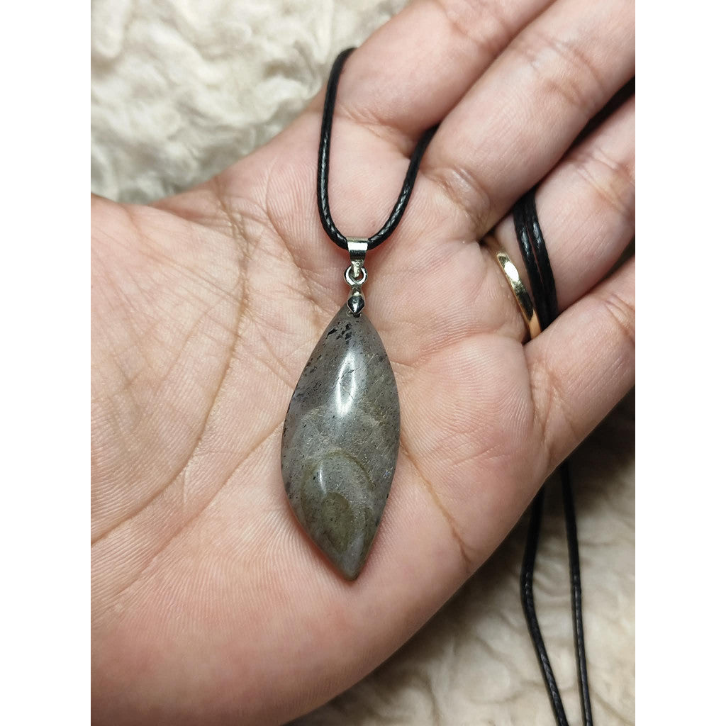 CHEFFY | Genuine Purple Labra Leaf Pendant | Natural Magic Crystal Necklace Charm with Bail( 4mm )