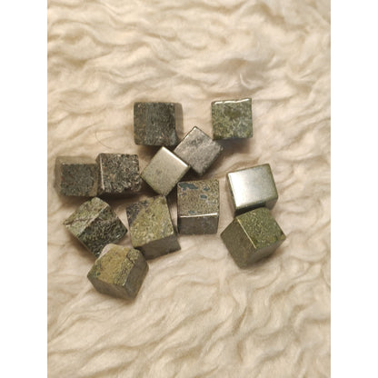 CHEFFY Dragon Bloodstone Green Tumbled Cubes Crystals Gemstones