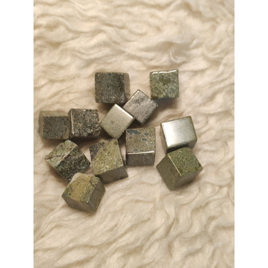 CHEFFY Dragon Bloodstone Green Tumbled Cubes Crystals Gemstones