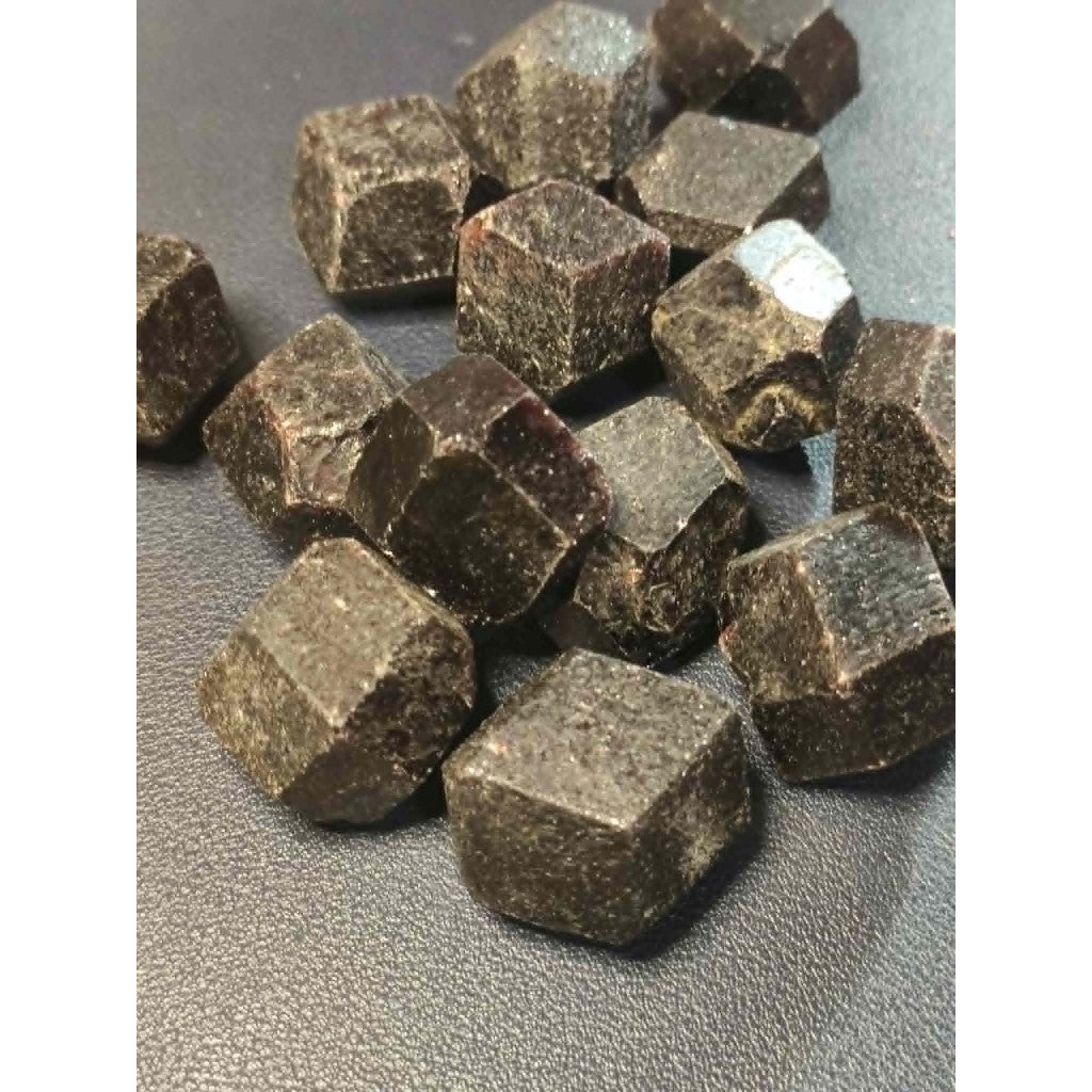 CHEFFY Garnet Crystals Gemstones LARGE