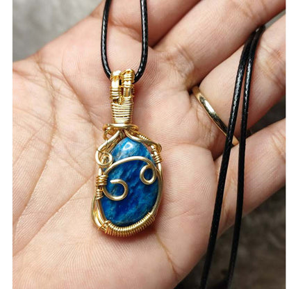 CHEFFY Blue Apatite Tumbled Wire Wrap Pendant