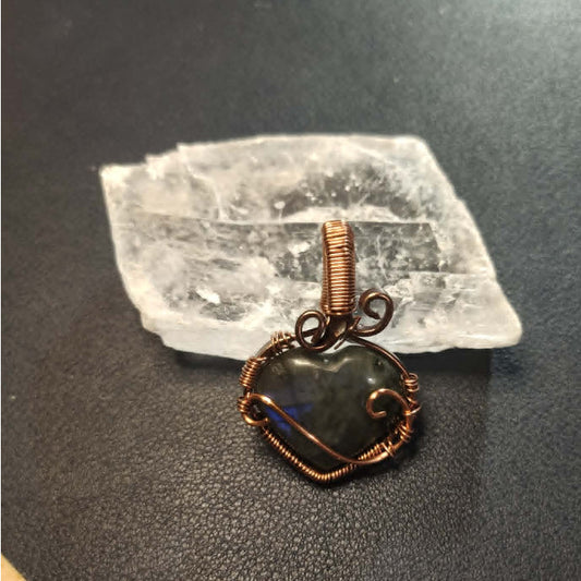 CHEFFY Heart Labra Wire Wrap Pendant