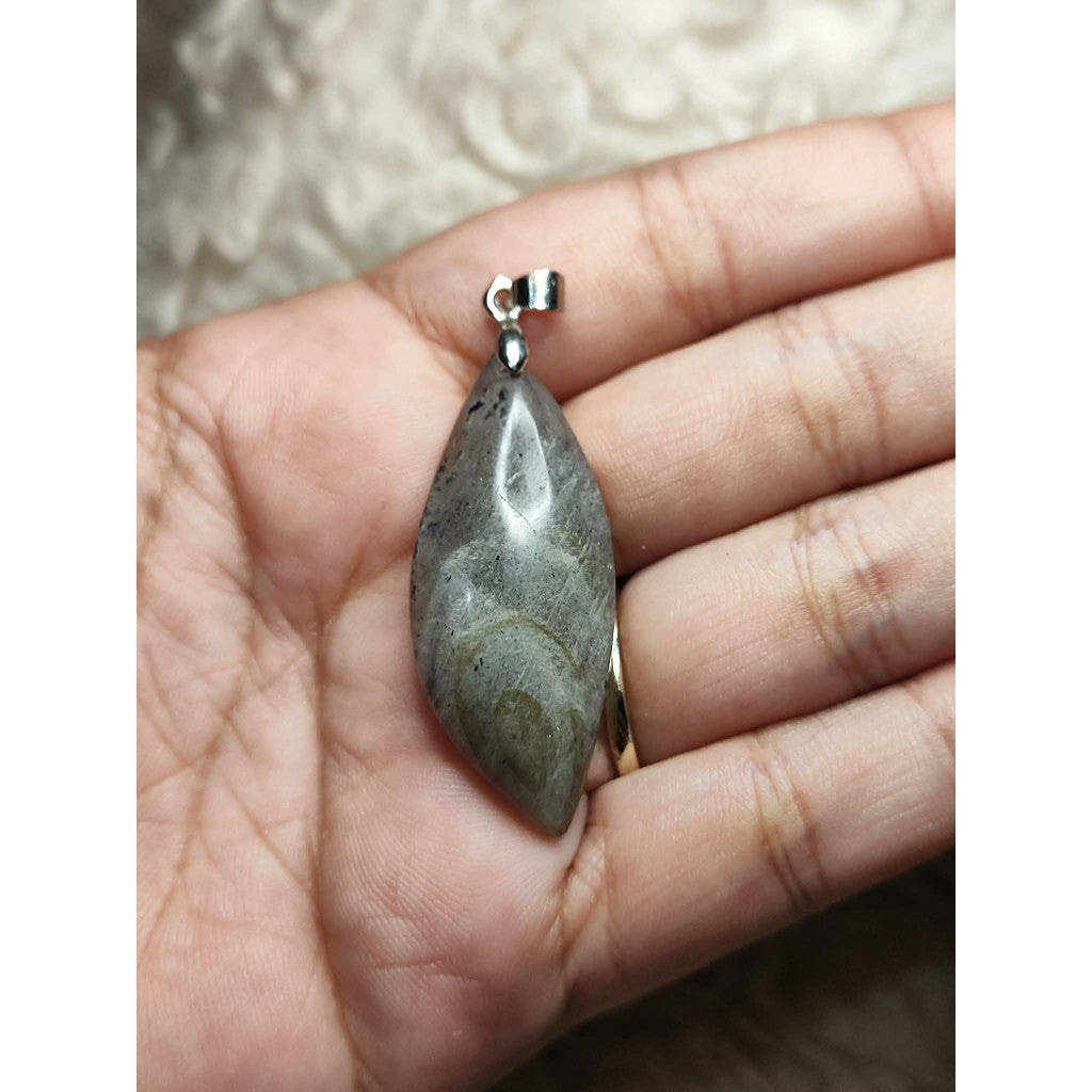 CHEFFY | Genuine Purple Labra Leaf Pendant | Natural Magic Crystal Necklace Charm with Bail( 4mm )
