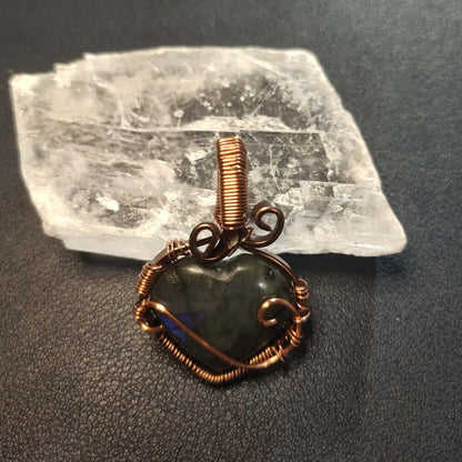 CHEFFY Heart Labra Wire Wrap Pendant