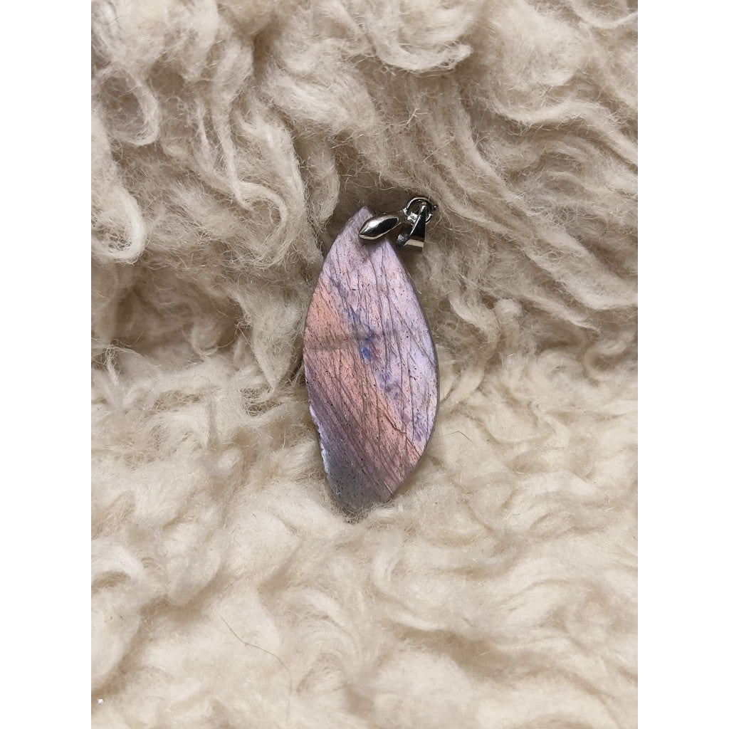 CHEFFY | Genuine Purple Labra Leaf Pendant | Natural Magic Crystal Necklace Charm with Bail( 4mm )