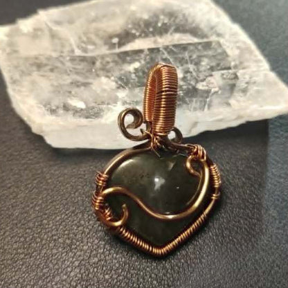 CHEFFY Heart Labra Wire Wrap Pendant