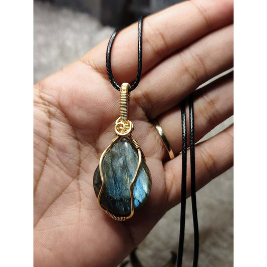 CHEFFY Labradorite Wire Wrap Pendant (1)