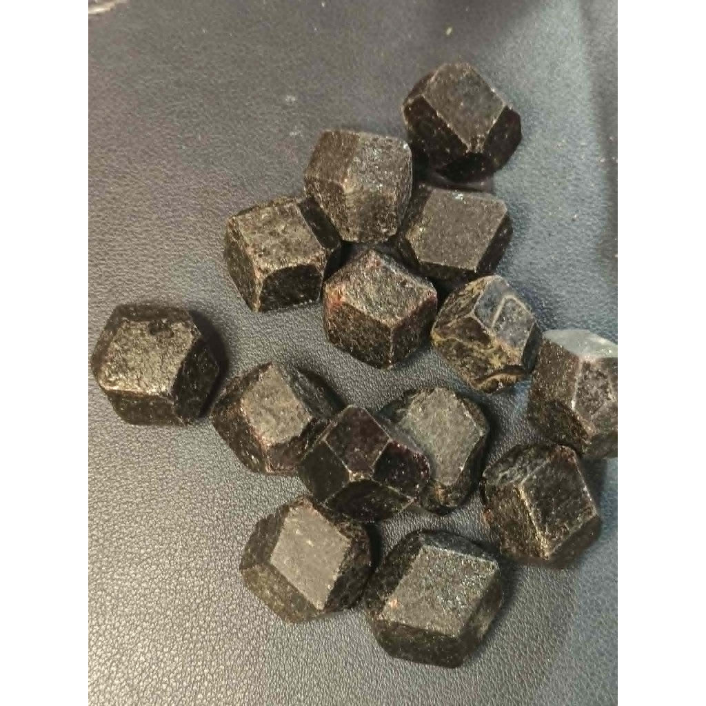 CHEFFY Garnet Crystals Gemstones LARGE