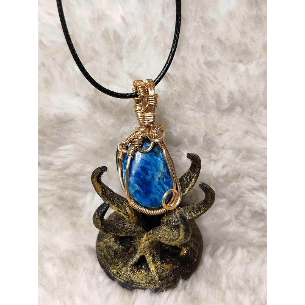 CHEFFY Blue Apatite Tumbled Wire Wrap Pendant