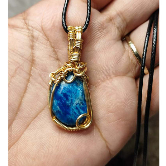 CHEFFY Blue Apatite Tumbled Wire Wrap Pendant
