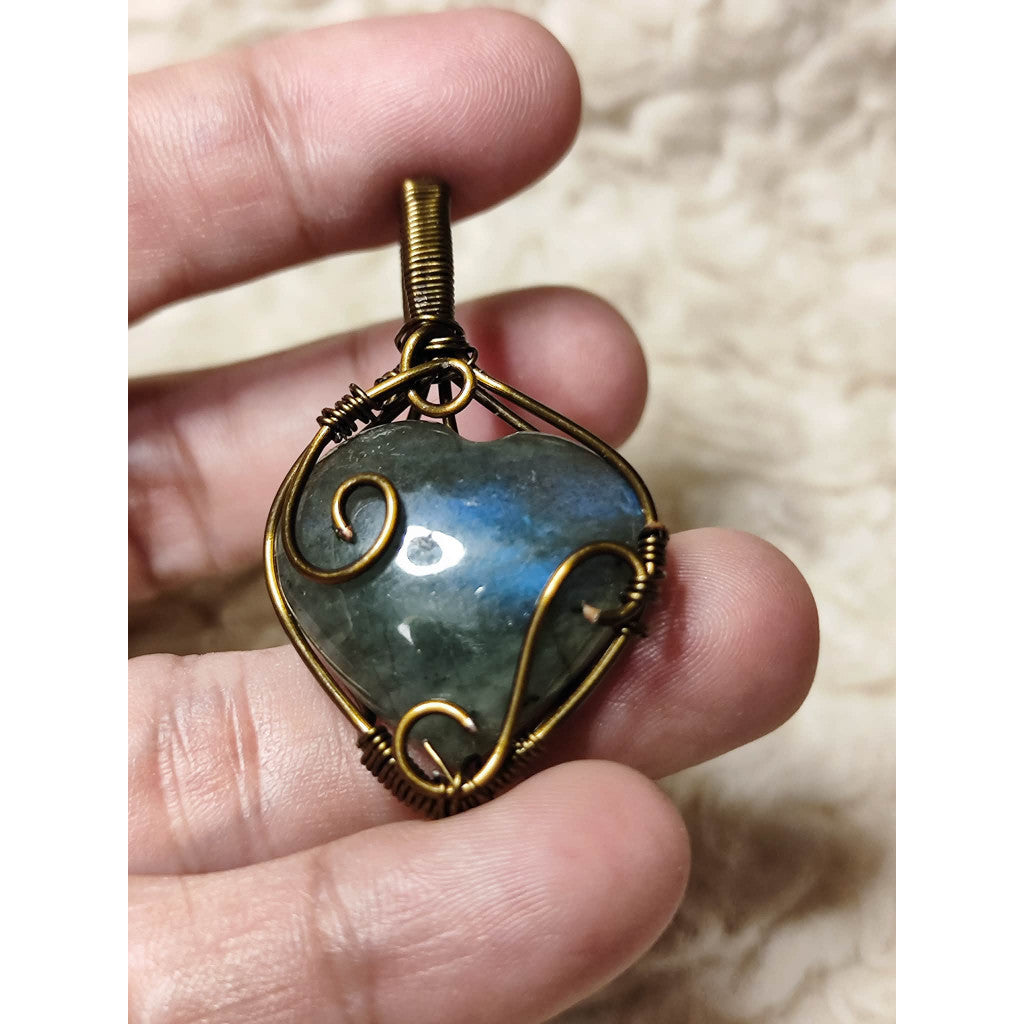 CHEFFY Natural Labradorite Heart Wire-Wrapped Pendant Necklace