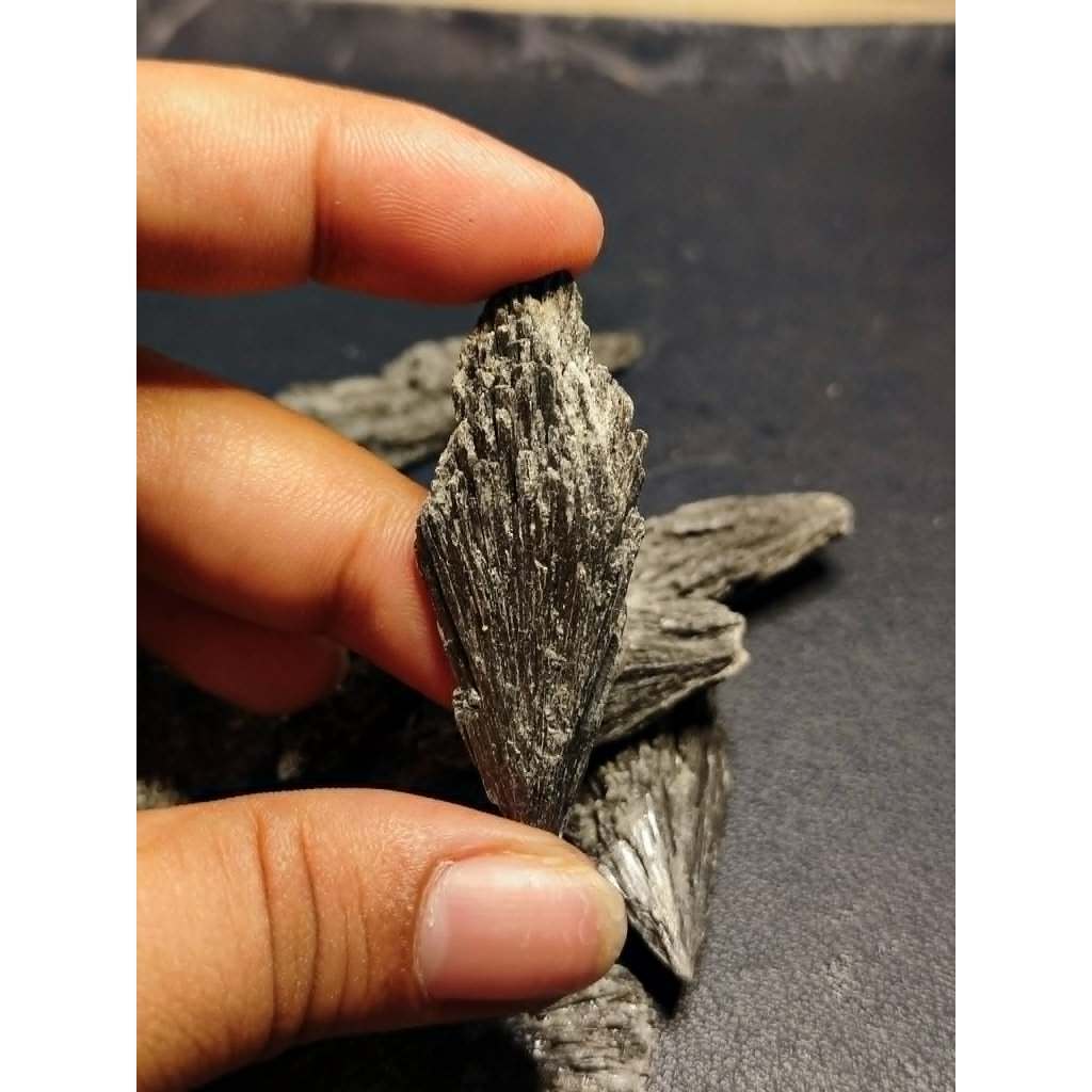 CHEFFY Black Kyanite Crystal Gemstone Small
