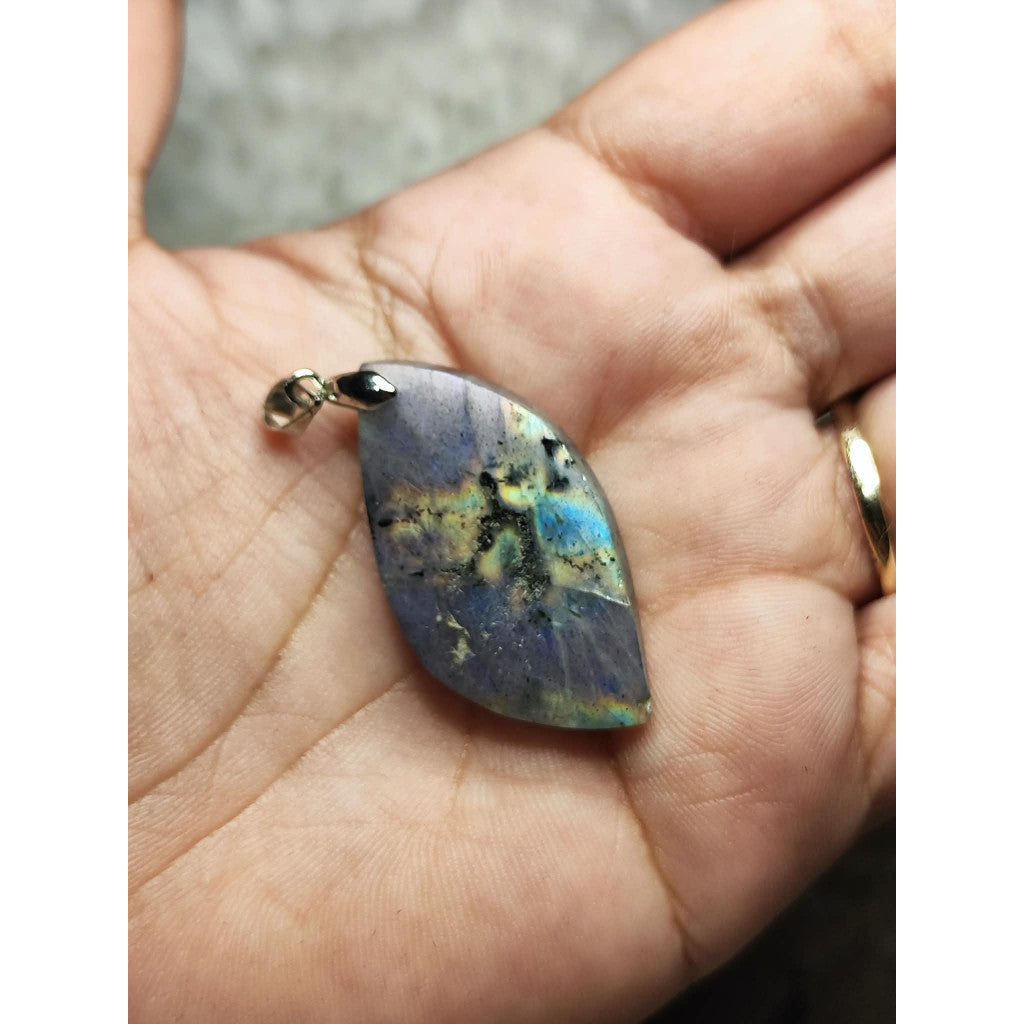 CHEFFY Natural Labradorite Leaf Pendant ( 1 )