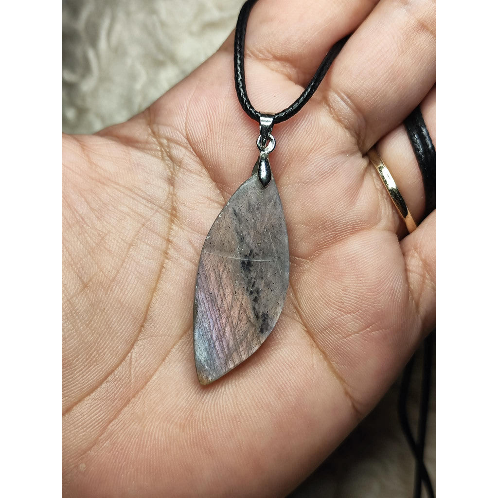 CHEFFY | Genuine Purple Labra Leaf Pendant | Natural Magic Crystal Necklace Charm with Bail( 4mm )