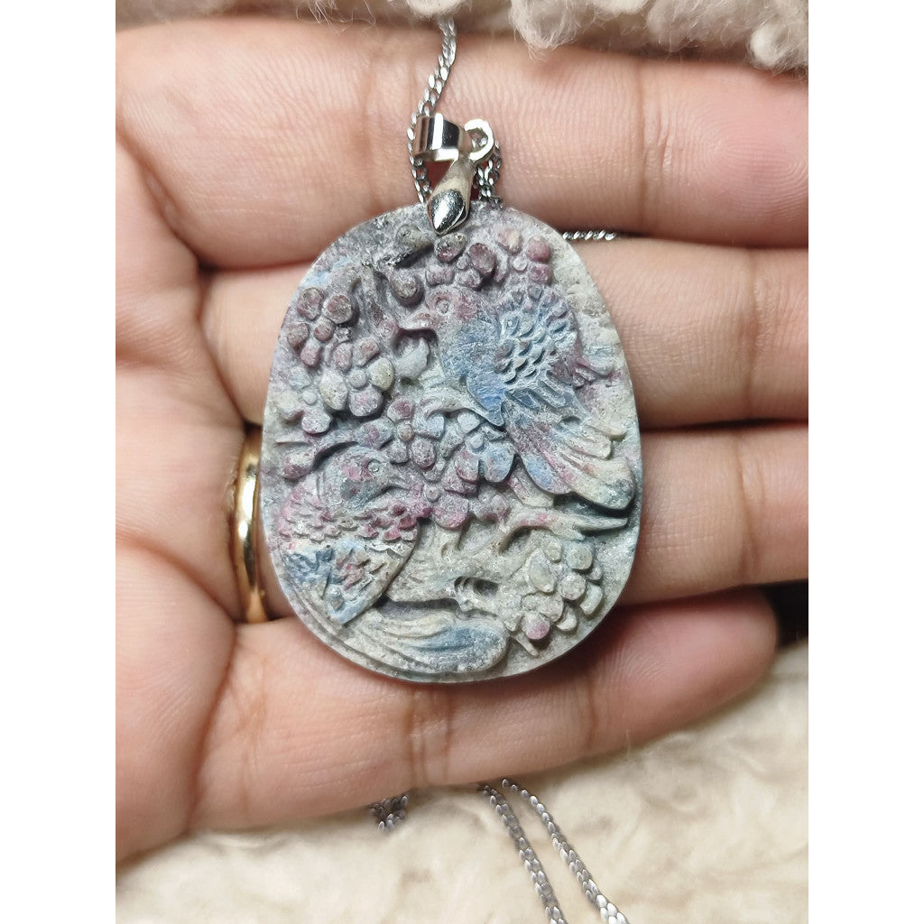 CHEFFY Natural Corundum Carved Crystal Pendant - Intricate Floral & Bird Design - Elegant Necklace