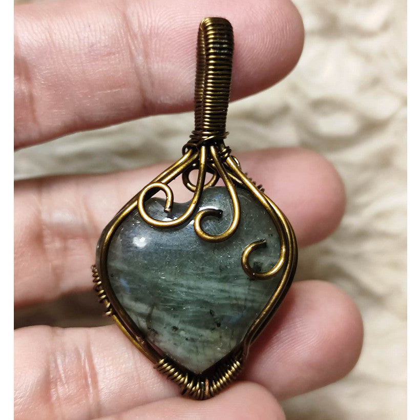 CHEFFY Natural Labradorite Heart Wire-Wrapped Pendant Necklace