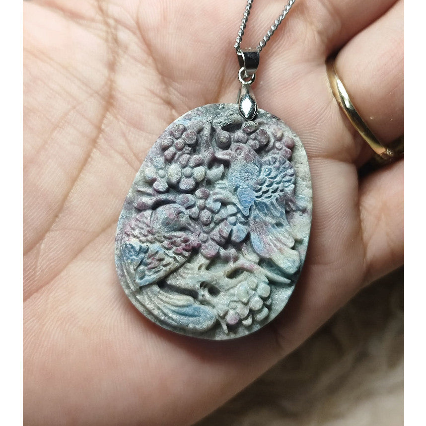 CHEFFY Natural Corundum Carved Crystal Pendant - Intricate Floral & Bird Design - Elegant Necklace