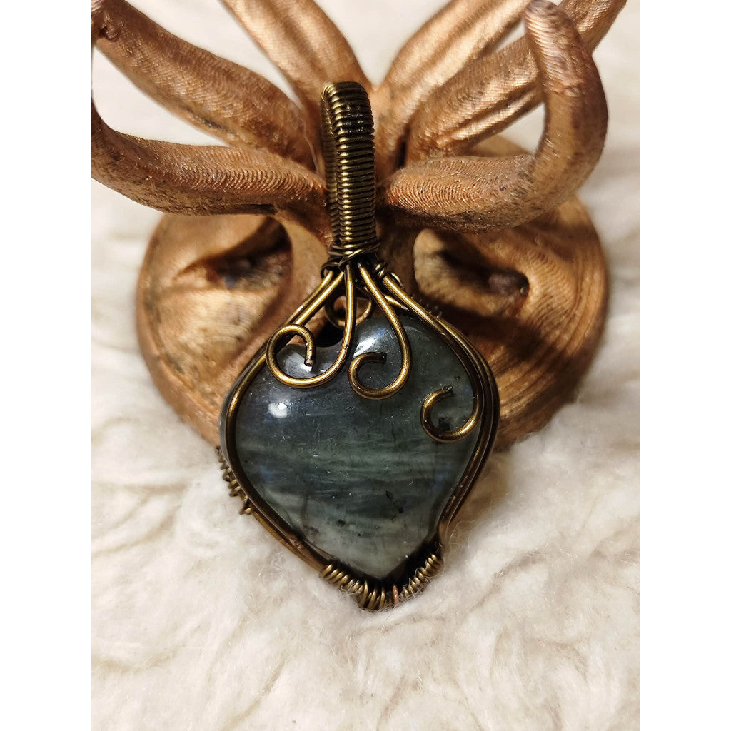CHEFFY Natural Labradorite Heart Wire-Wrapped Pendant Necklace