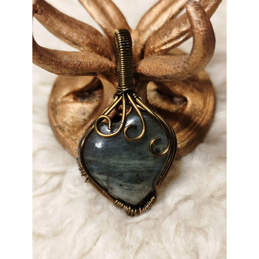 CHEFFY Natural Labradorite Heart Wire-Wrapped Pendant Necklace