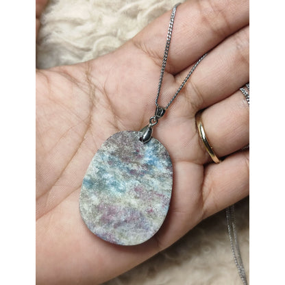 CHEFFY Natural Corundum Carved Crystal Pendant - Intricate Floral & Bird Design - Elegant Necklace