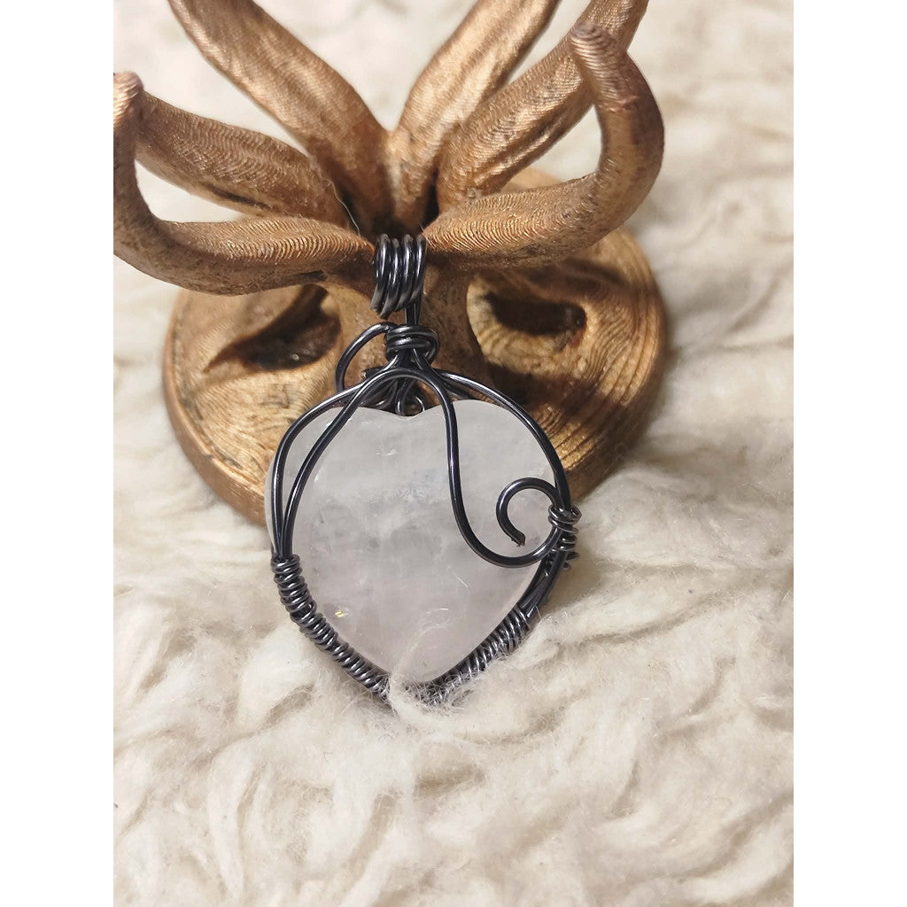CHEFFY Natural Clear Quartz Heart Wire-Wrapped Pendant Necklace (18.7mm)