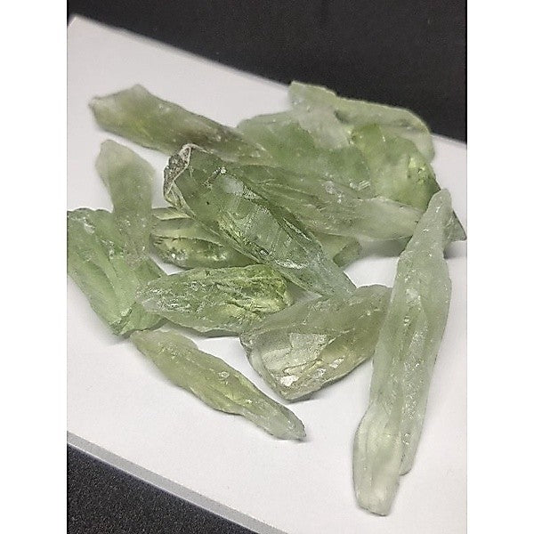 CHEFFY Prasiolite Crystal Raw (Green Amethyst)